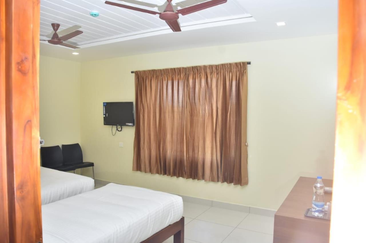 Le Arul Park Hotel Karaikal Bagian luar foto