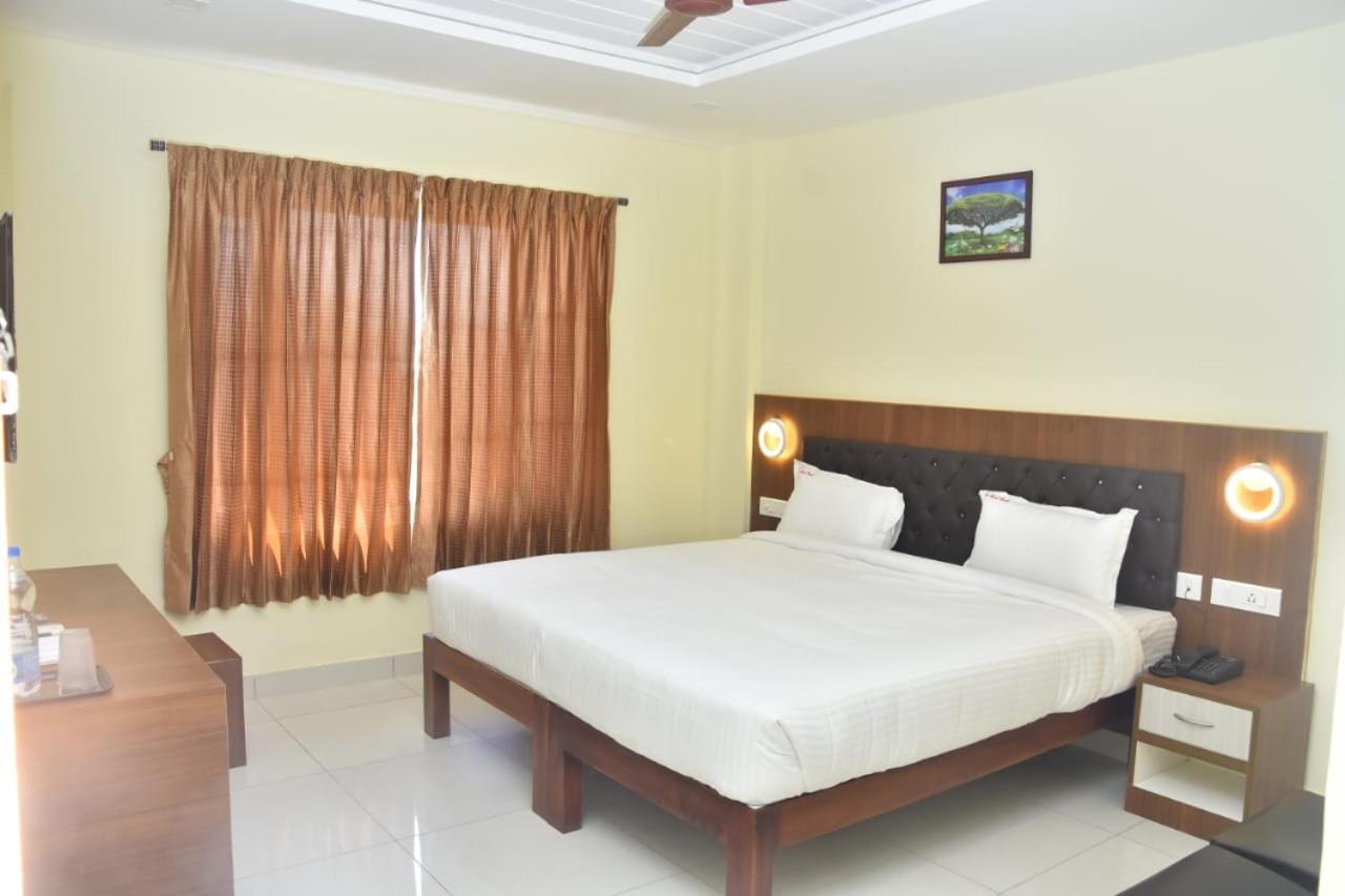 Le Arul Park Hotel Karaikal Bagian luar foto