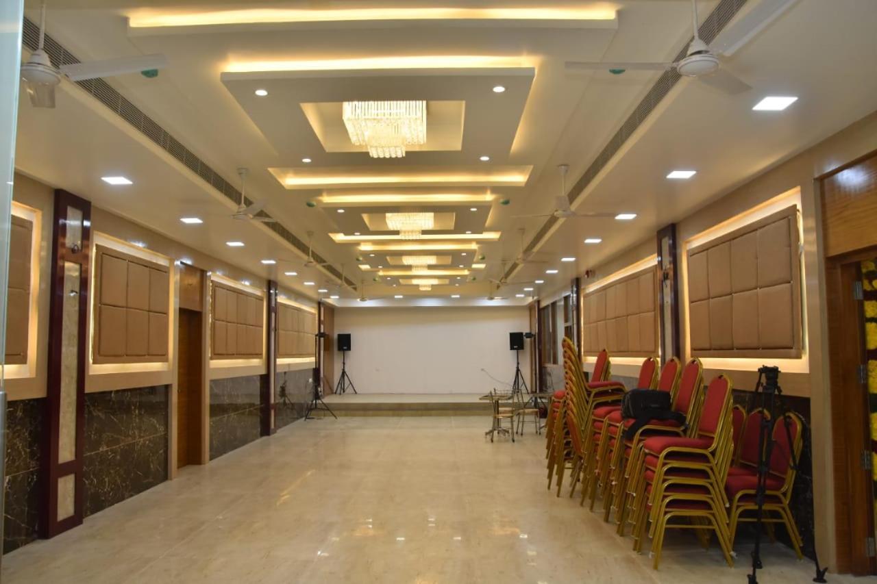 Le Arul Park Hotel Karaikal Bagian luar foto