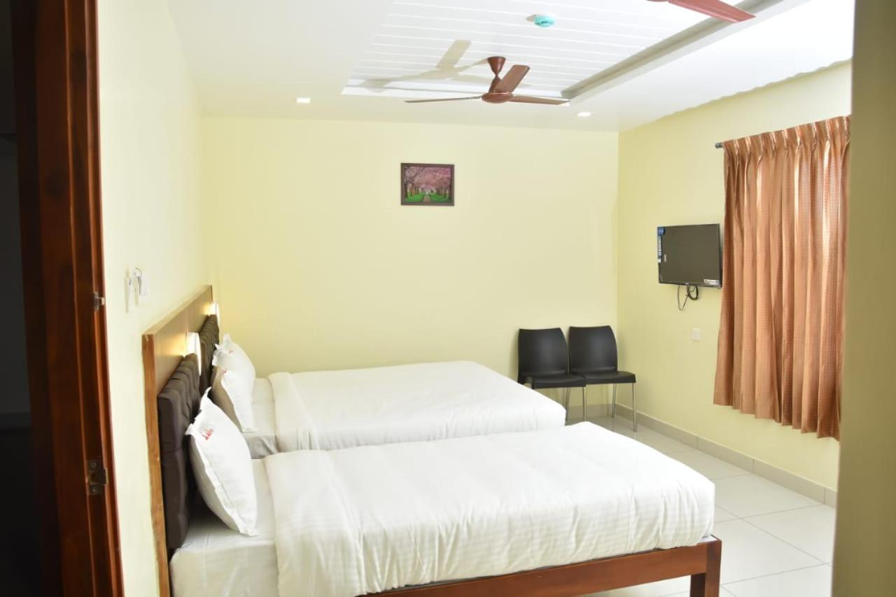 Le Arul Park Hotel Karaikal Bagian luar foto