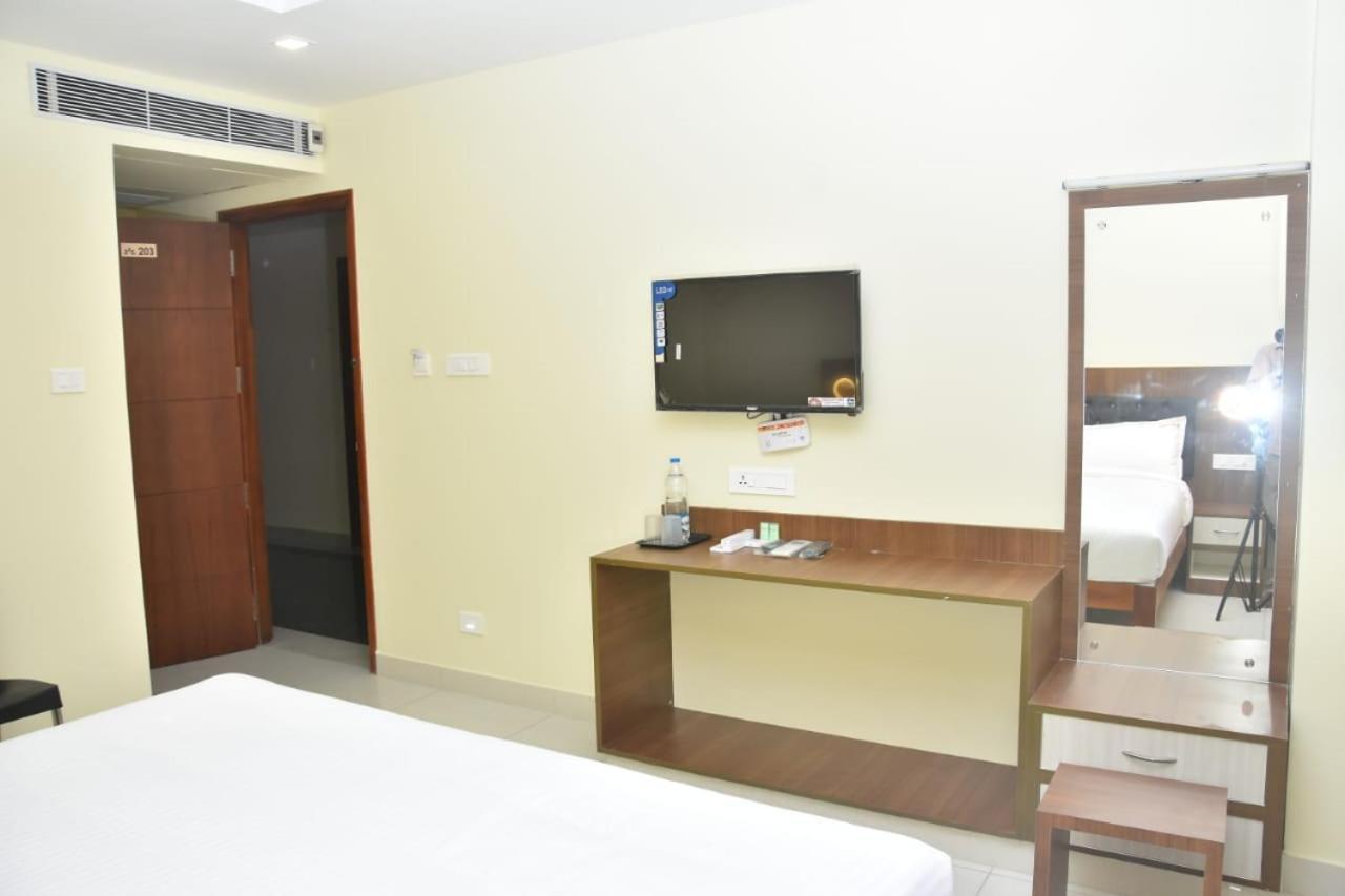 Le Arul Park Hotel Karaikal Bagian luar foto