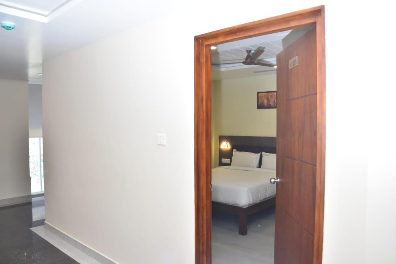 Le Arul Park Hotel Karaikal Bagian luar foto